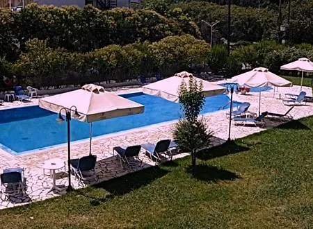 Ξενοδοχείο με διαμερίσματα Lola's 3 *