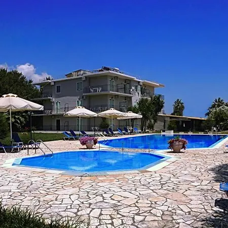 Lola's 3 *