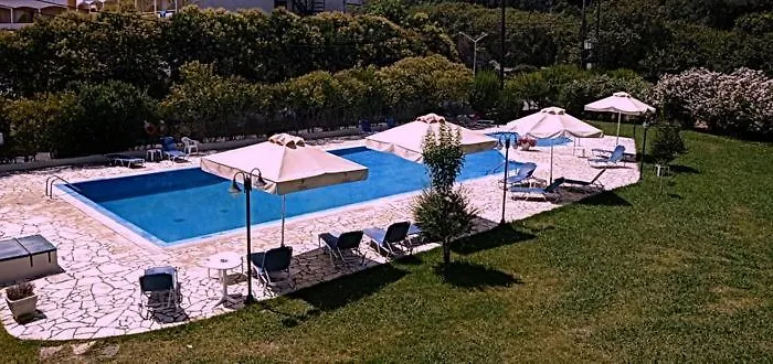 Ξενοδοχείο με διαμερίσματα Lola's 3 *