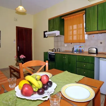 Aparthotel Lola's 3 *