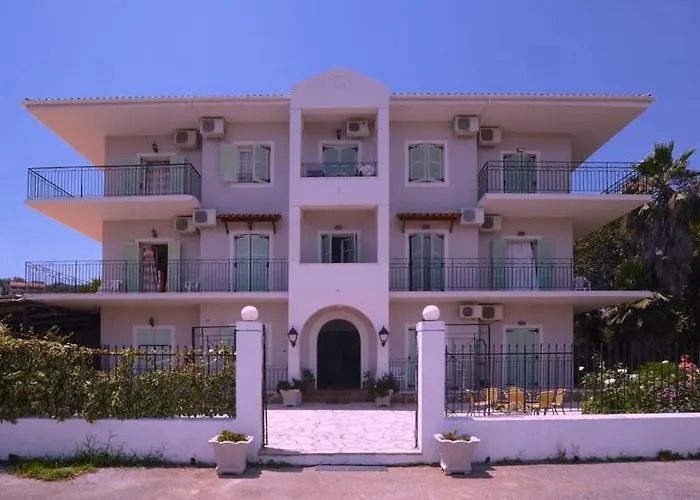 Aparthotel Lola's 3 Dassia (Corfu)