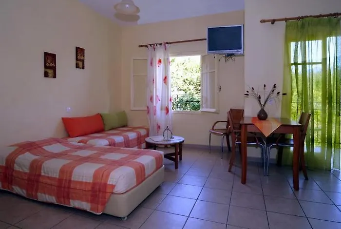 Lola's 3 * Dassia (Corfu)