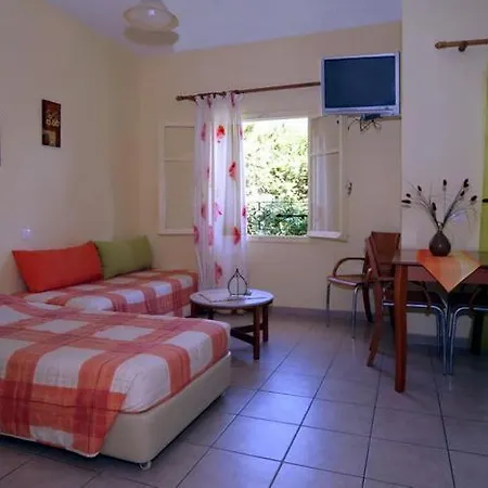 Lola's 3 * Dassia (Corfu)